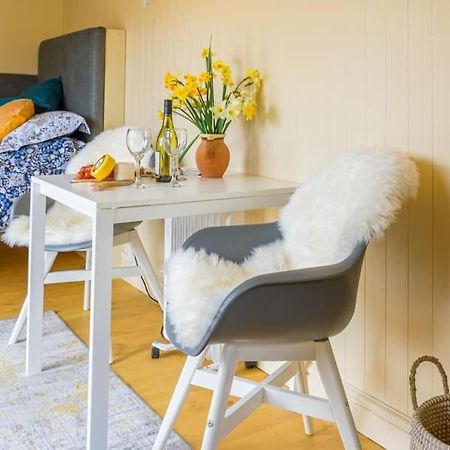 Вилла The Baytree Shepherds Hut Стоунхаус Экстерьер фото